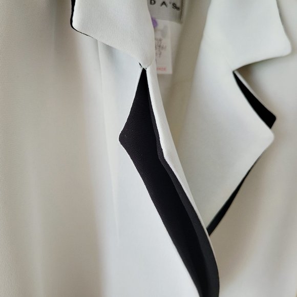 Freda's Off-White and Black Double Lapel Blazer - Picture 3 of 15